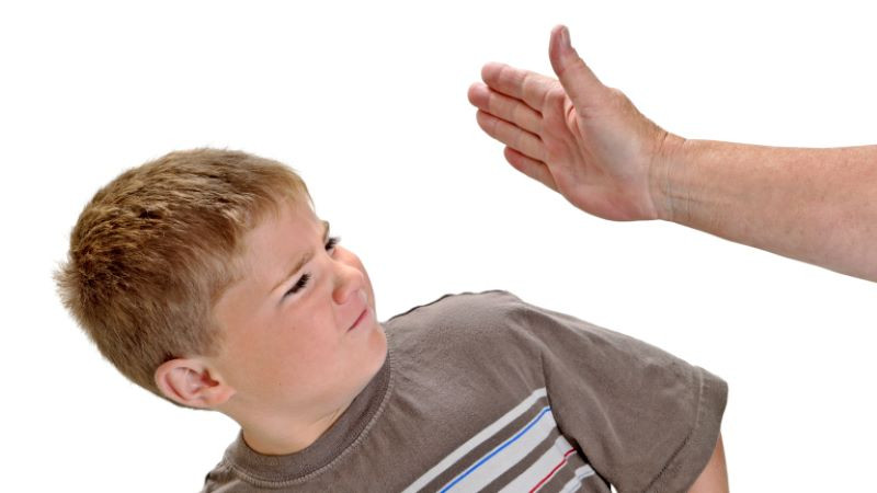 Задържаха баща, ударил съученик на сина си в училище в Брезово